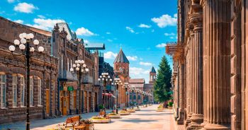 Исследуйте Гюмри на арендованном автомобиле